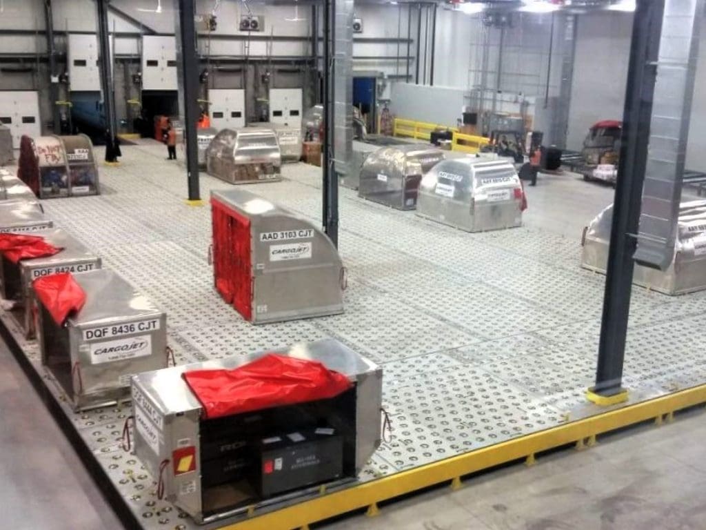 Mainway caster decks for Cargojet